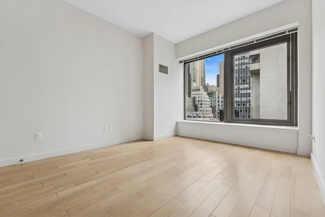 $950,000 | 75 Wall Street, Unit 20N | Financial District