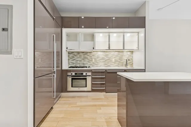 $950,000 | 75 Wall Street, Unit 20N | Financial District
