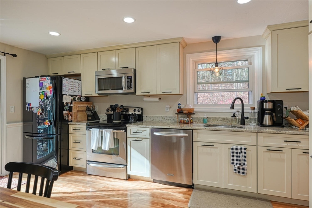 170 Cowell Road, Unit 170 Wrentham, MA 02093 - Photo 6 of 23