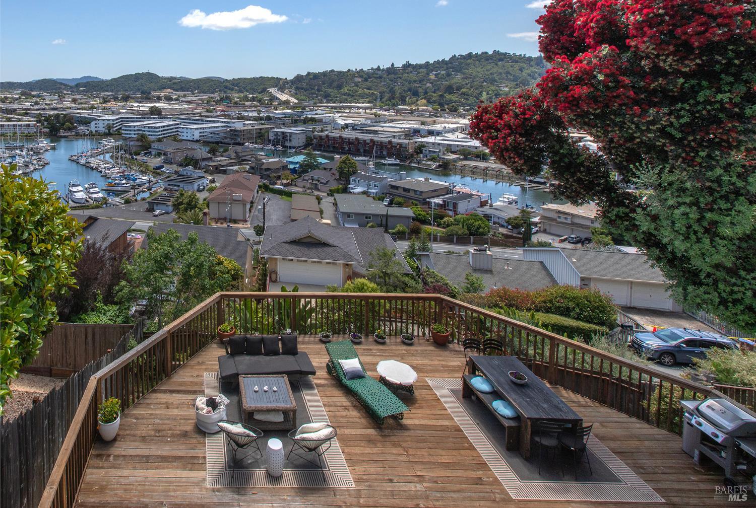 32 Alta Vista Way San Rafael, CA 94901 - Photo 7 of 48