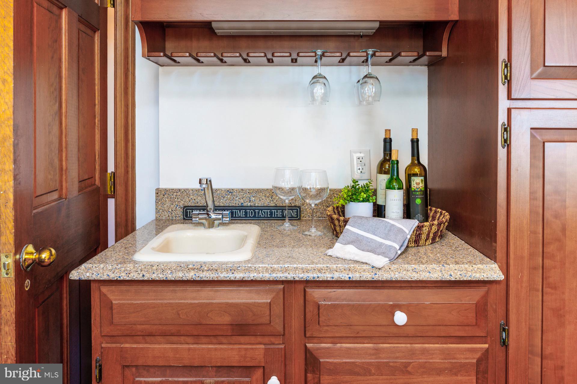 24190 Deep Neck Road Royal Oak, MD 21662 - Photo 28 of 48 Kitchen bar area