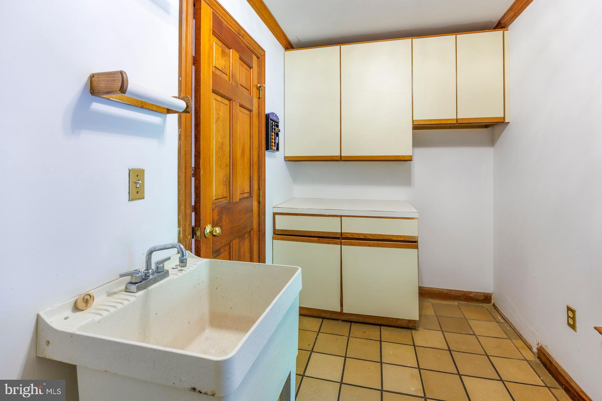 24190 Deep Neck Road Royal Oak, MD 21662 - Photo 47 of 48 laundry area