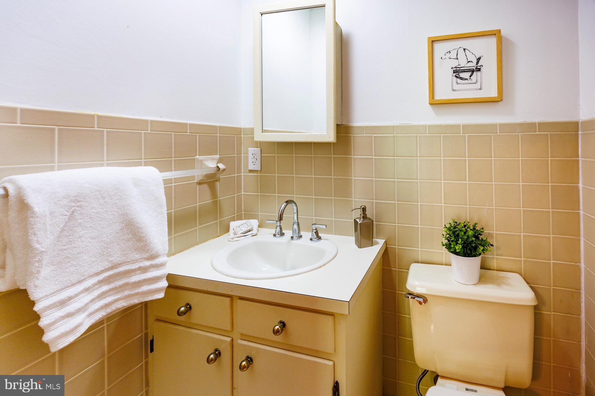 24190 Deep Neck Road Royal Oak, MD 21662 - Photo 48 of 48 Half bath first floor