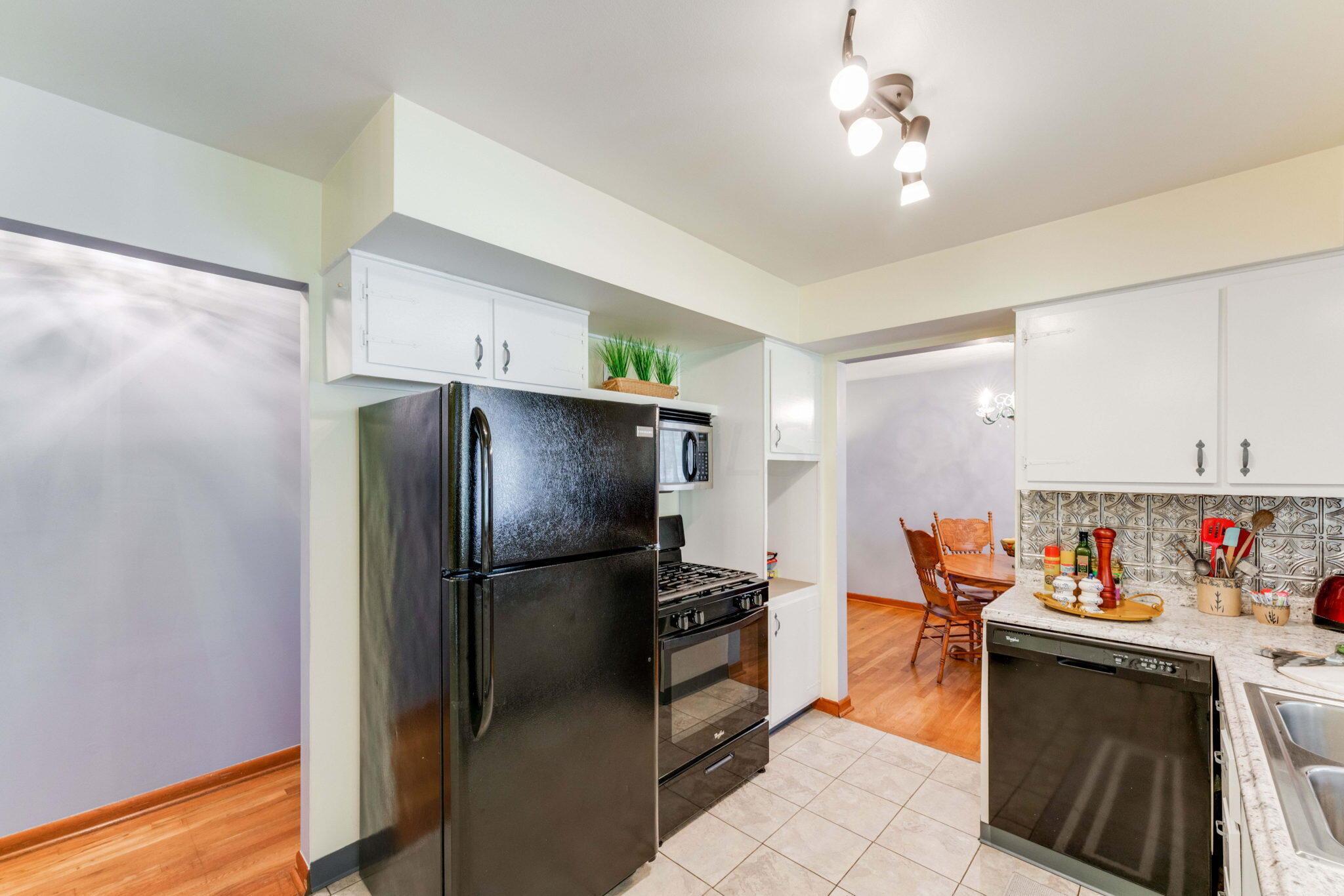 1735 Shady Lane Road Columbus, OH 43227 - Photo 23 of 48 Kitchen