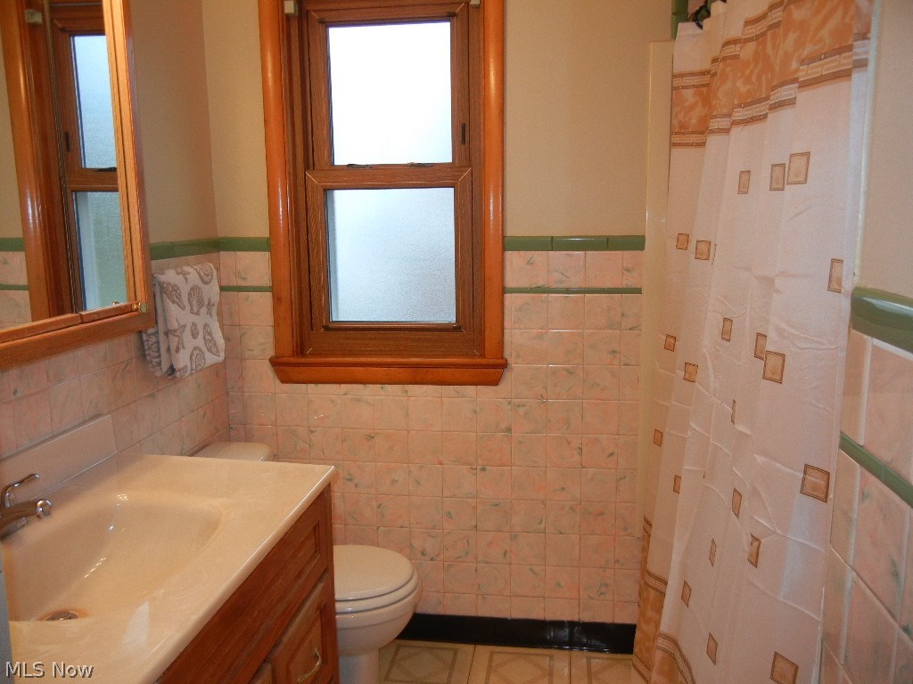 1189 Oakes Road Broadview Heights, OH 44147 - Photo 10 of 19 Full bath with shower/tub combo.
