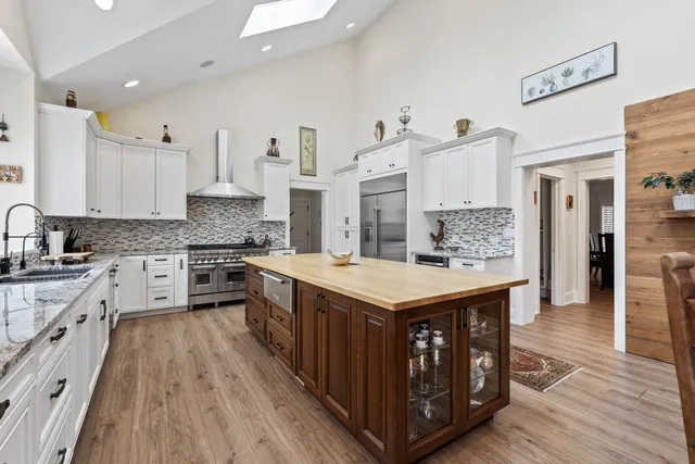 $2,349,000 | 10 Old Hart Road, Barrington Hills, IL 60010