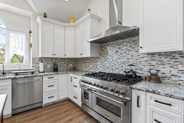 $2,349,000 | 10 Old Hart Road, Barrington Hills, IL 60010