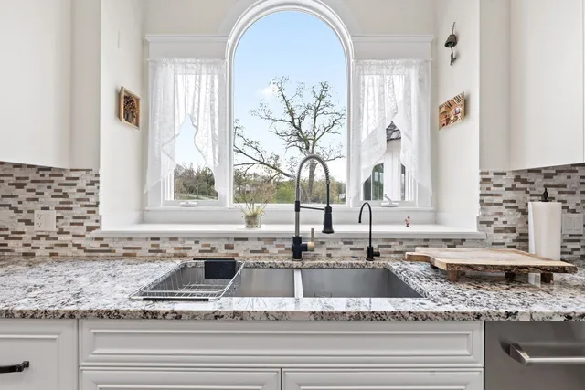 $2,349,000 | 10 Old Hart Road, Barrington Hills, IL 60010