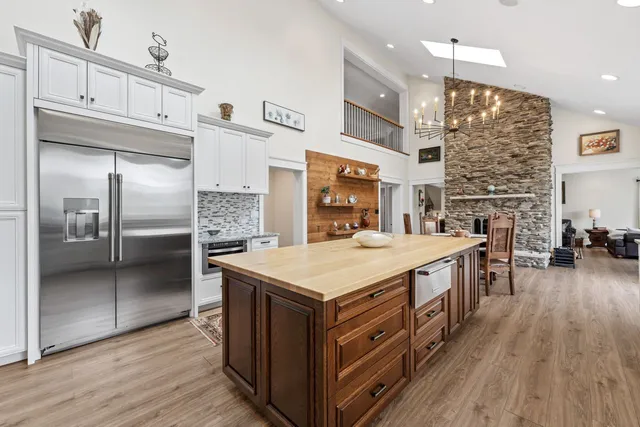 $2,349,000 | 10 Old Hart Road, Barrington Hills, IL 60010