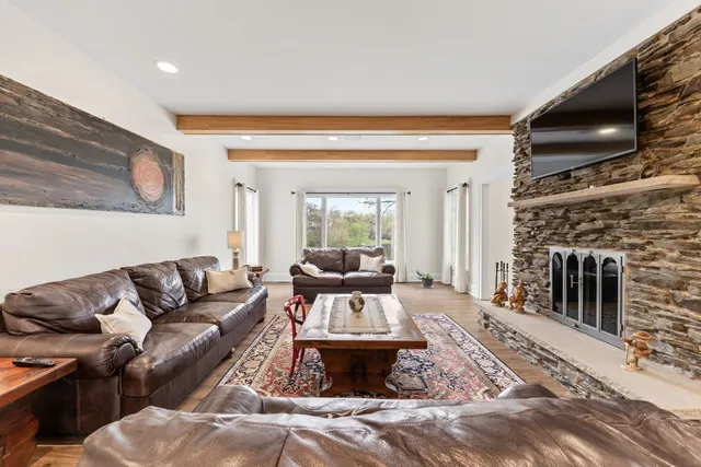 $2,349,000 | 10 Old Hart Road, Barrington Hills, IL 60010