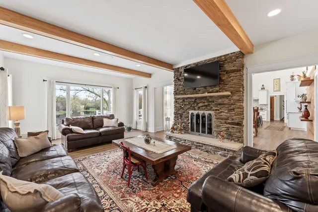 $2,349,000 | 10 Old Hart Road, Barrington Hills, IL 60010