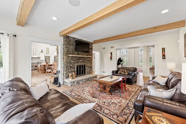 $2,349,000 | 10 Old Hart Road, Barrington Hills, IL 60010