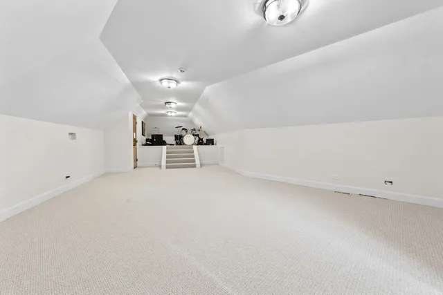 $2,349,000 | 10 Old Hart Road, Barrington Hills, IL 60010