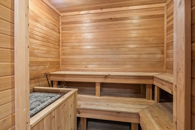 $2,349,000 | 10 Old Hart Road, Barrington Hills, IL 60010