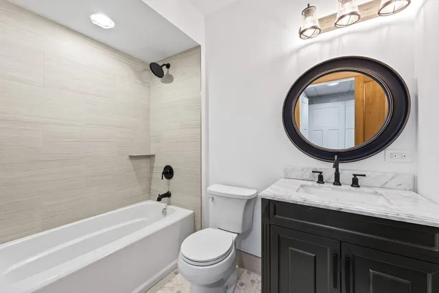 $2,349,000 | 10 Old Hart Road, Barrington Hills, IL 60010