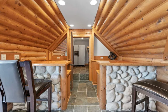 $2,349,000 | 10 Old Hart Road, Barrington Hills, IL 60010