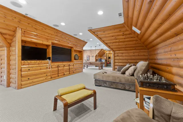 $2,349,000 | 10 Old Hart Road, Barrington Hills, IL 60010