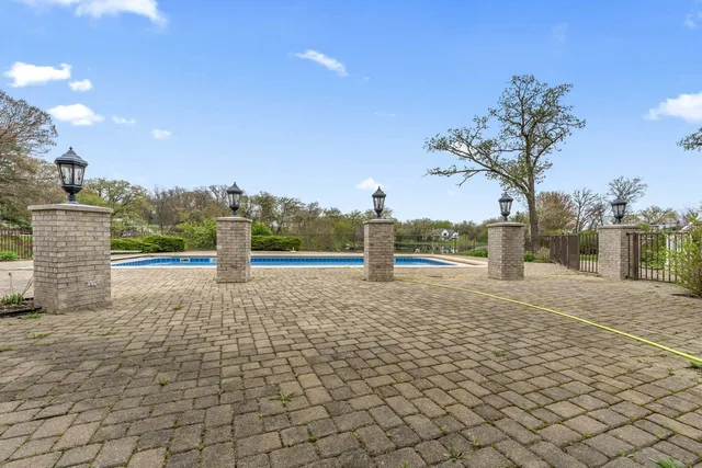 $2,349,000 | 10 Old Hart Road, Barrington Hills, IL 60010