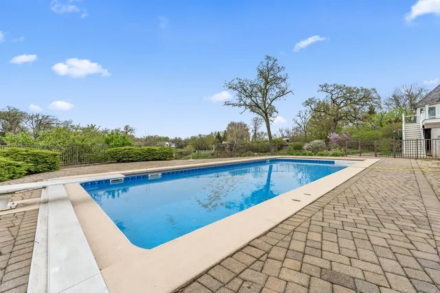 $2,349,000 | 10 Old Hart Road, Barrington Hills, IL 60010