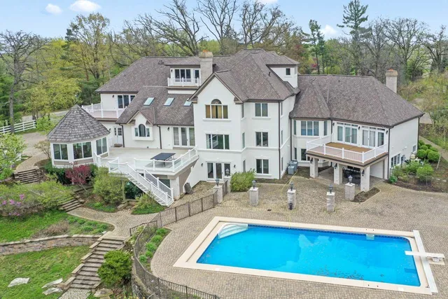 $2,349,000 | 10 Old Hart Road, Barrington Hills, IL 60010