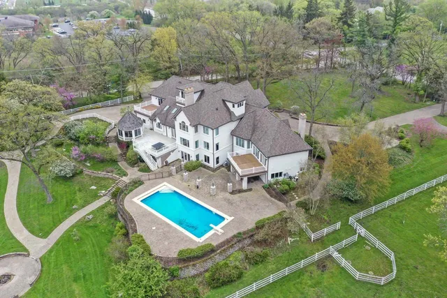 $2,349,000 | 10 Old Hart Road, Barrington Hills, IL 60010