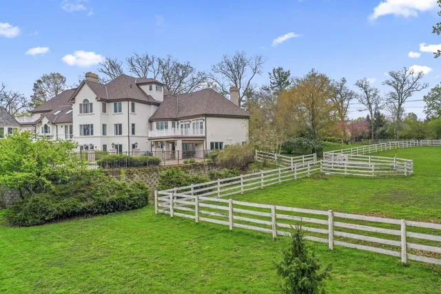 $2,349,000 | 10 Old Hart Road, Barrington Hills, IL 60010