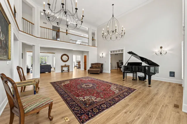 $2,349,000 | 10 Old Hart Road, Barrington Hills, IL 60010