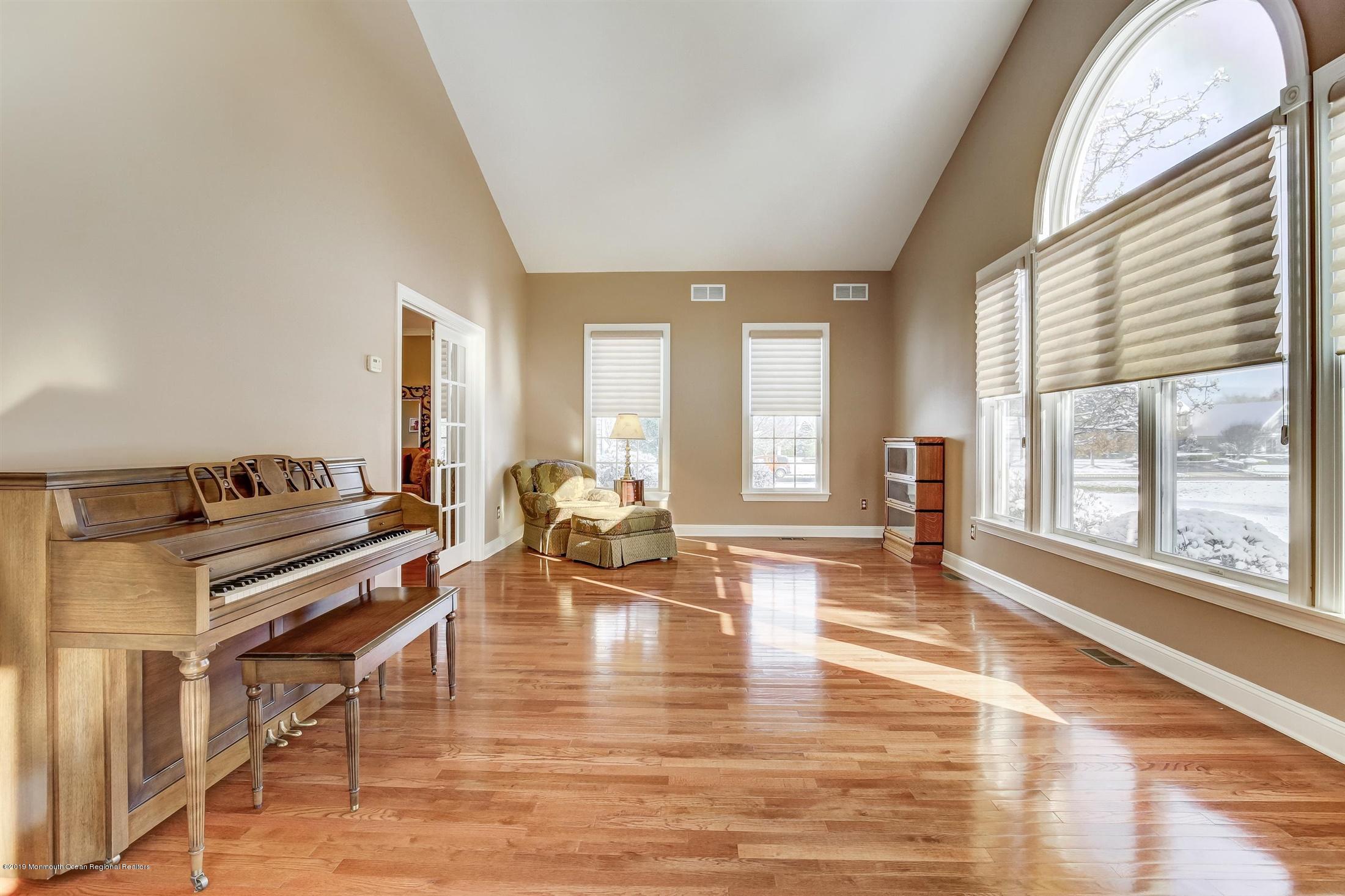 20 Trinity Place Freehold, NJ 07728 - Photo 11 of 51 31-Conservatory