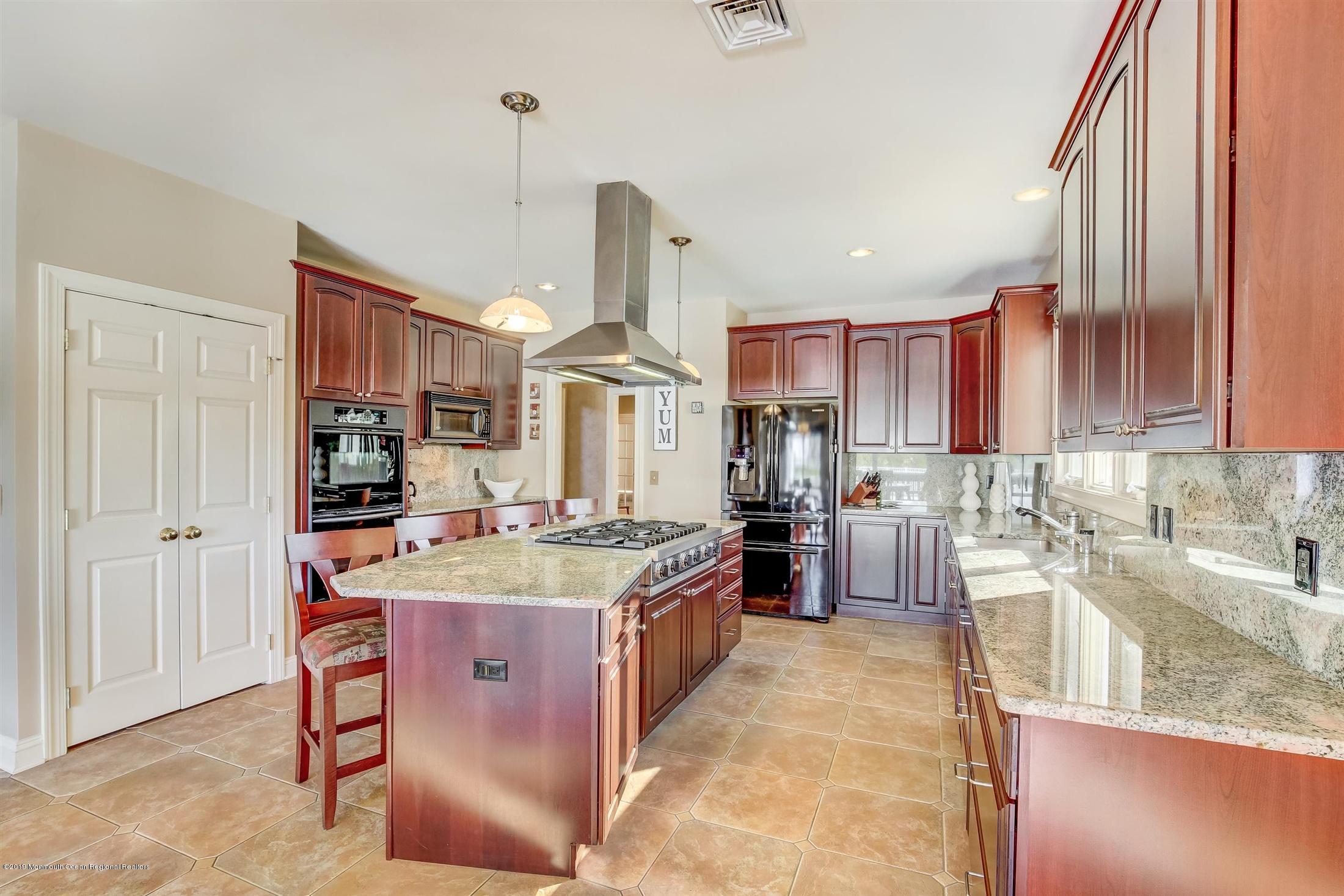 20 Trinity Place Freehold, NJ 07728 - Photo 14 of 51 22-Kitchen