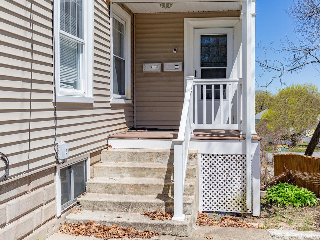 401 Old River Road Lincoln, RI 02838 - Photo 25 of 50 Second floor entrance