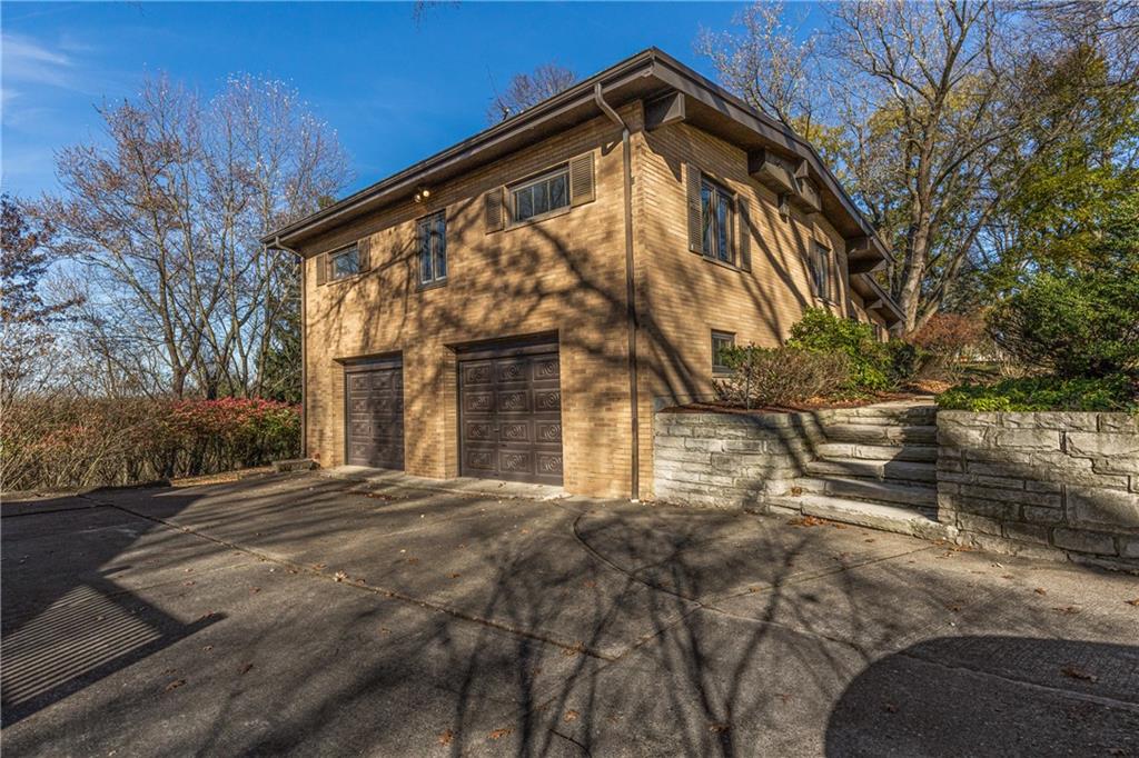38 Churchill Road Pittsburgh, PA 15235 - Photo 2 of 25 Gallery Image 2