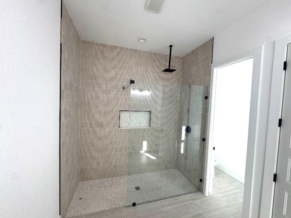 1106 East Sixth Street Springtown, TX 76082 - Photo 17 of 25 a bathroom with a shower