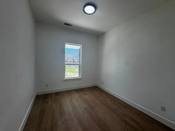 $490,000 | 1106 East Sixth Street, Springtown, TX 76082