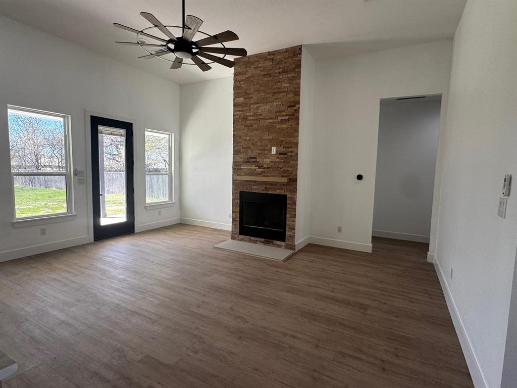 1106 East Sixth Street Springtown, TX 76082 - Photo 9 of 25