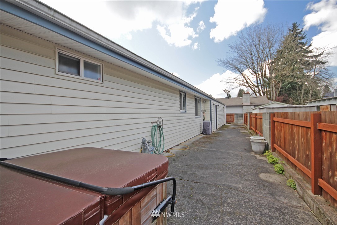 4016 Northeast 7th Street Renton, WA 98056 - Photo 20 of 24
