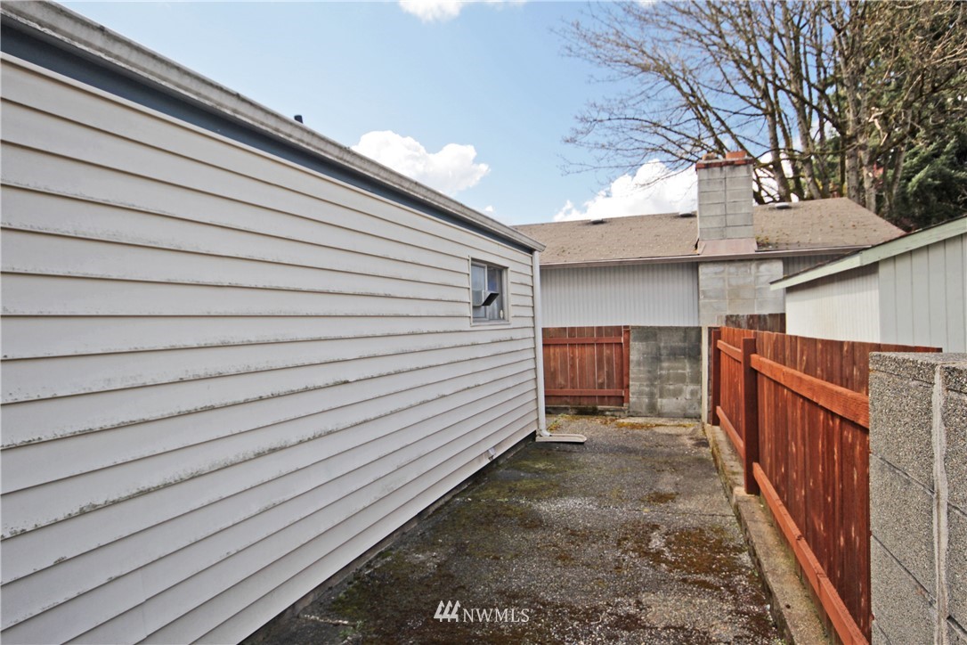 4016 Northeast 7th Street Renton, WA 98056 - Photo 21 of 24