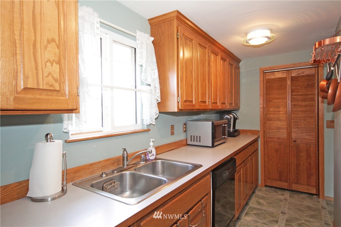 4016 Northeast 7th Street Renton, WA 98056 - Photo 8 of 24