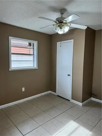 $950 | 1133 West Drive, Unit B, Westwego, LA 70094