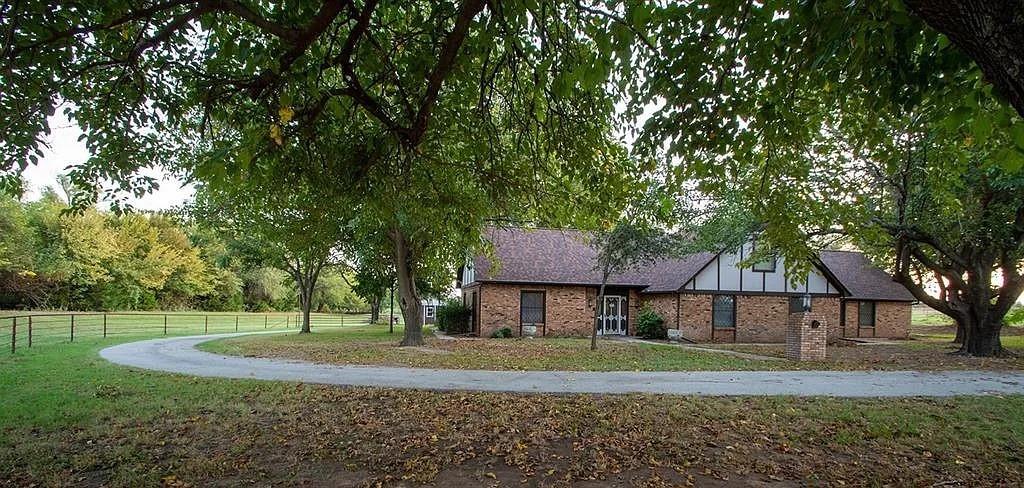 171 County Road 1160 Decatur, TX 76234 - Photo 17 of 19