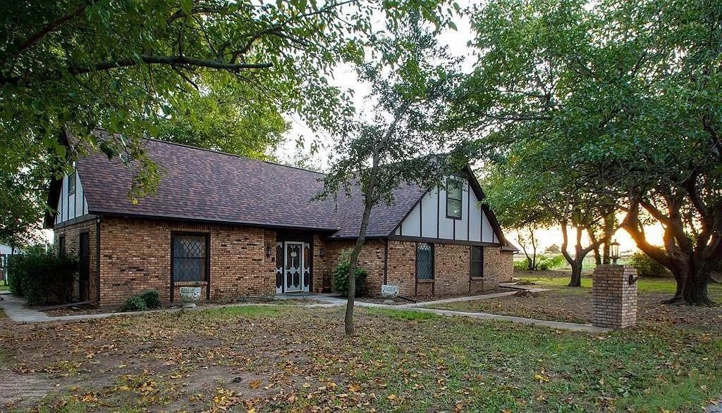171 County Road 1160 Decatur, TX 76234 - Photo 19 of 22 a house with trees in the background