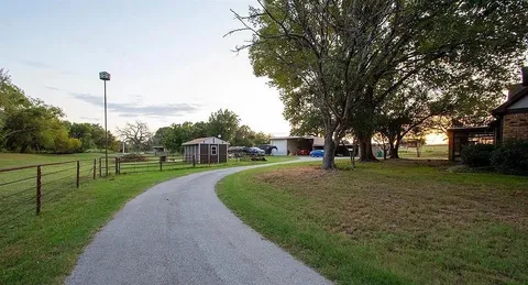 $580,000 | 171 County Road 1160, Decatur, TX 76234