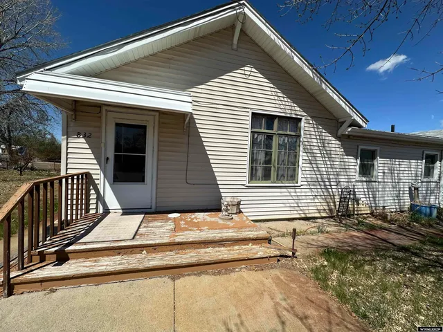 $185,000 | 832 East 5th Avenue, Torrington, WY 82240