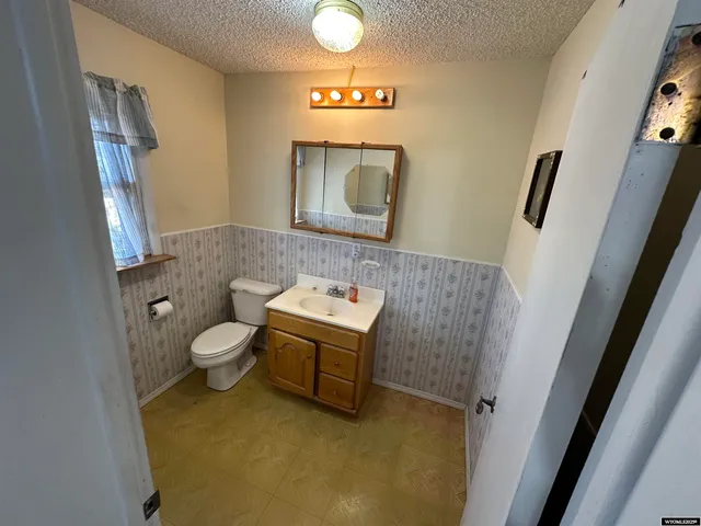 $185,000 | 832 East 5th Avenue, Torrington, WY 82240