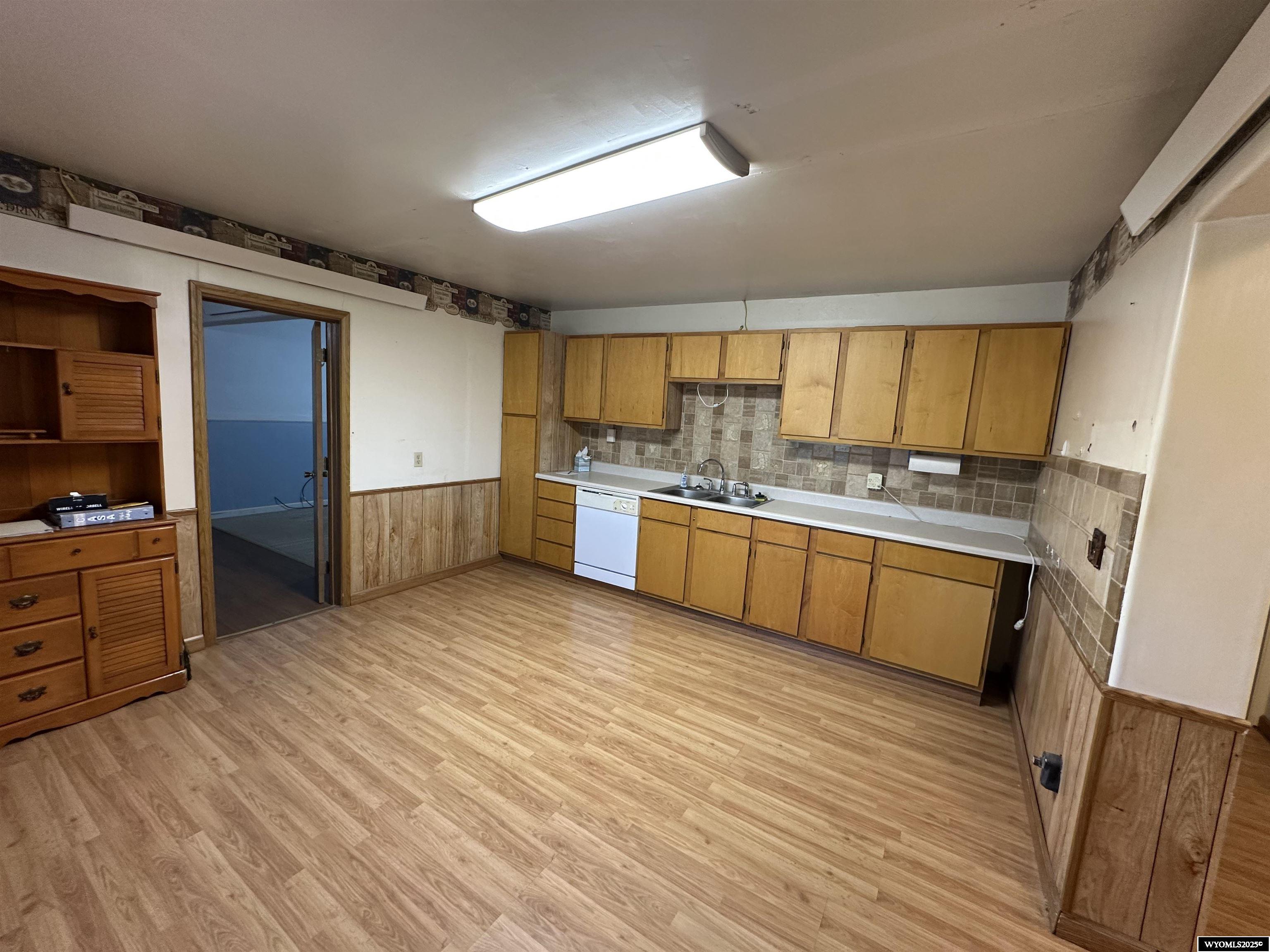 832 East 5th Avenue Torrington, WY 82240 - Photo 9 of 24