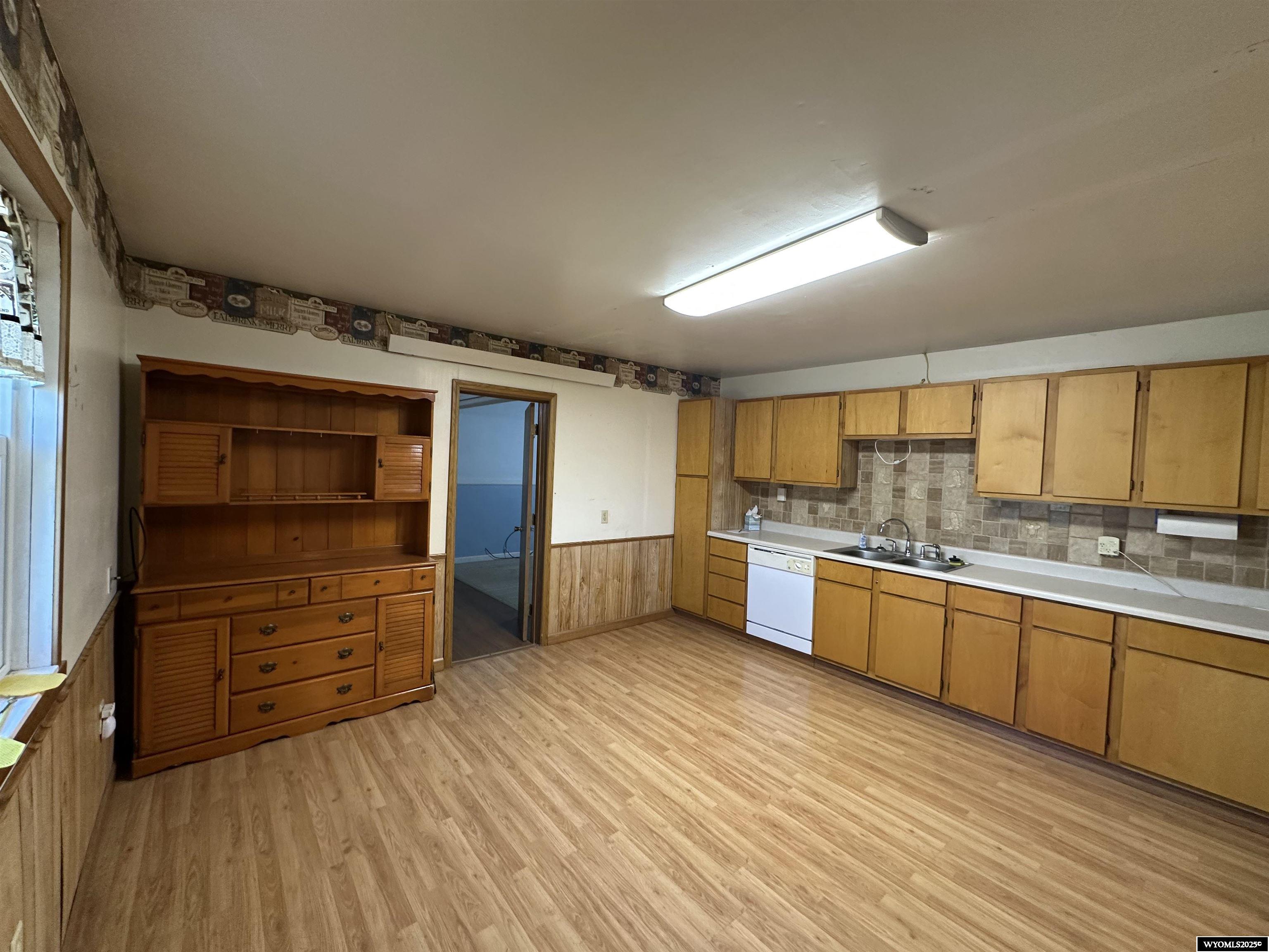 832 East 5th Avenue Torrington, WY 82240 - Photo 10 of 24