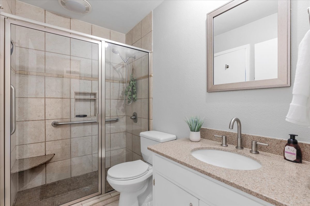 208 Skyloop Drive Austin, TX 78745 - Photo 15 of 34