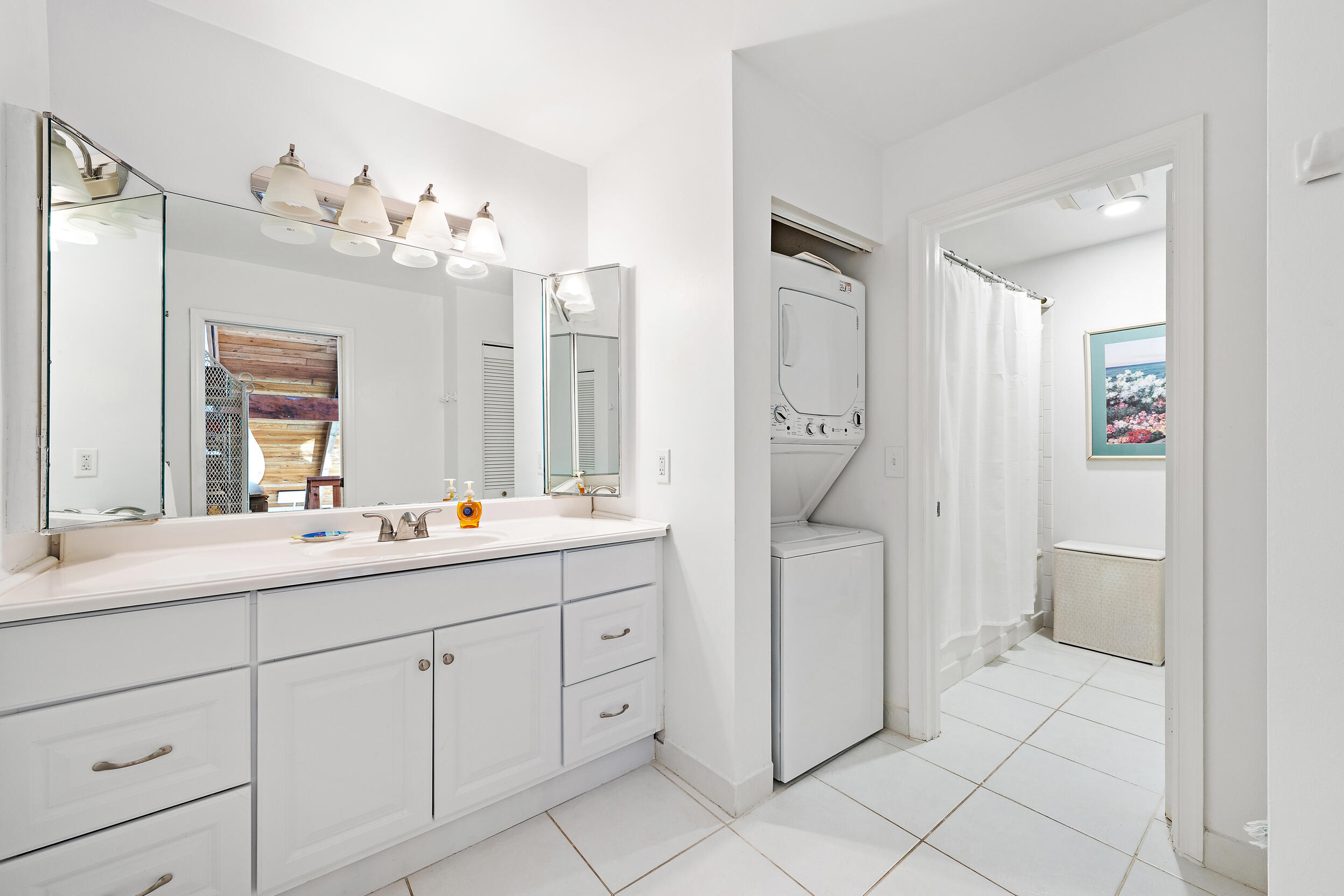1605 U S 1, Unit 13G Jupiter, FL 33477 - Photo 13 of 23 Primary Bathroom