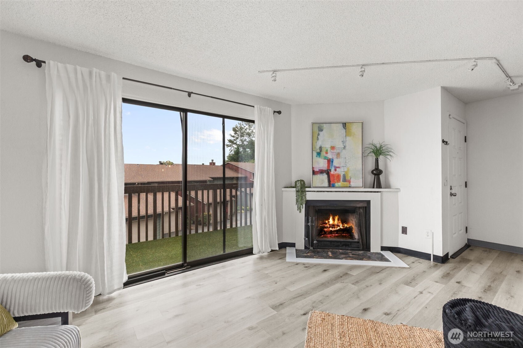 25042 Lake Fenwick Road, Unit 35 Kent, WA 98032 - Photo 7 of 38