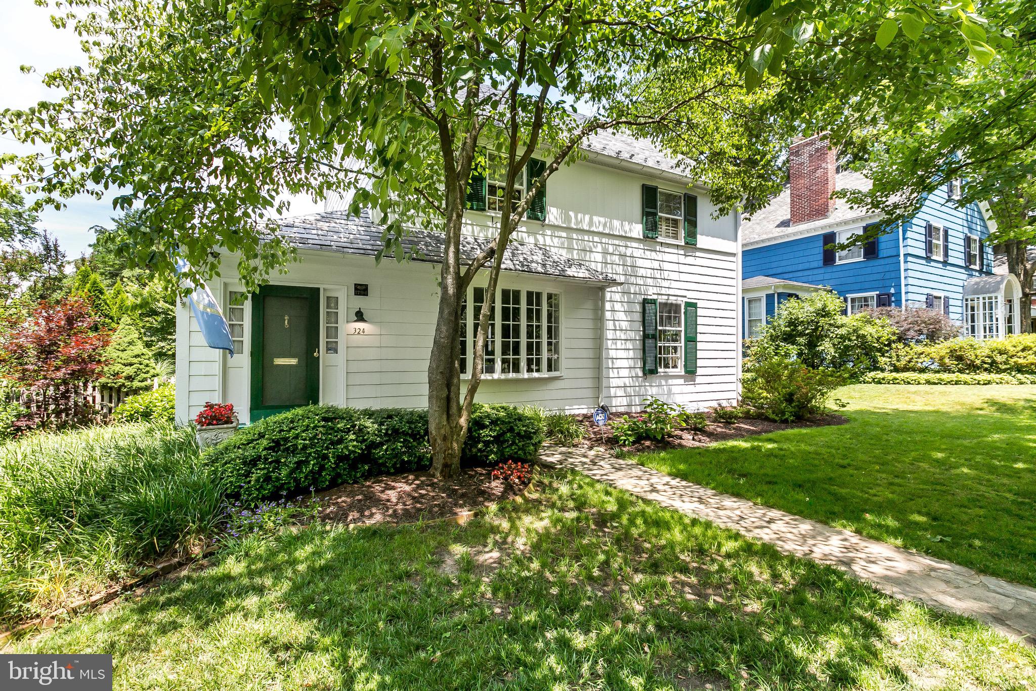 324 Broxton Road Baltimore, MD 21212 - Photo 2 of 45 Wonderful curb appeal!