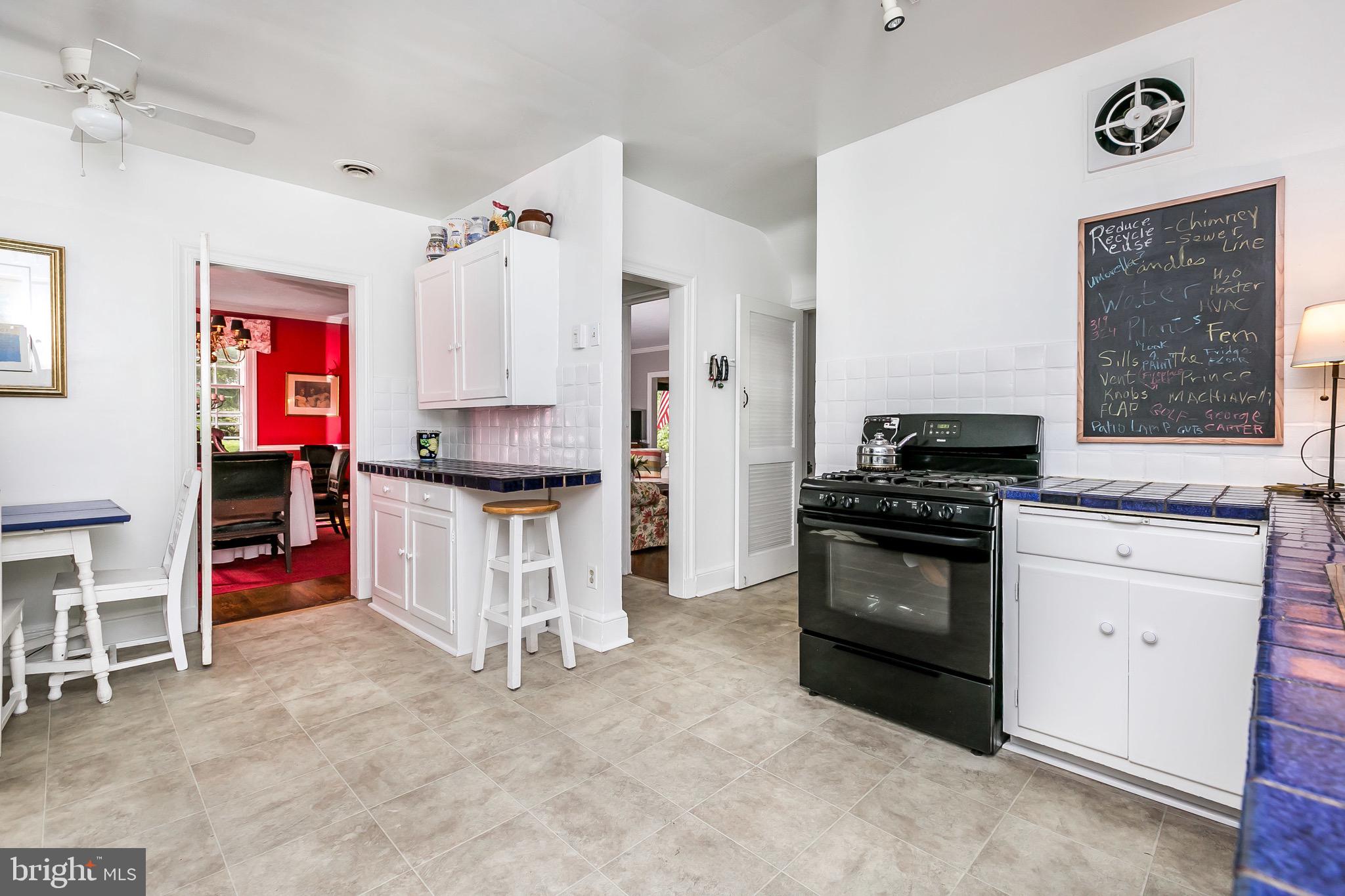 324 Broxton Road Baltimore, MD 21212 - Photo 12 of 45 Wonderful eat-in kitchen